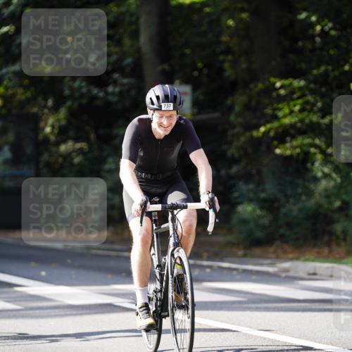 14.09.2025 - Stadtparktriathlon Michael Burmester http://msf.ph/oto/8910973 14.09.2025 10:57:54 Radfahren 637, 737, 816, 836, 841, 853 meine-sportfotos.de