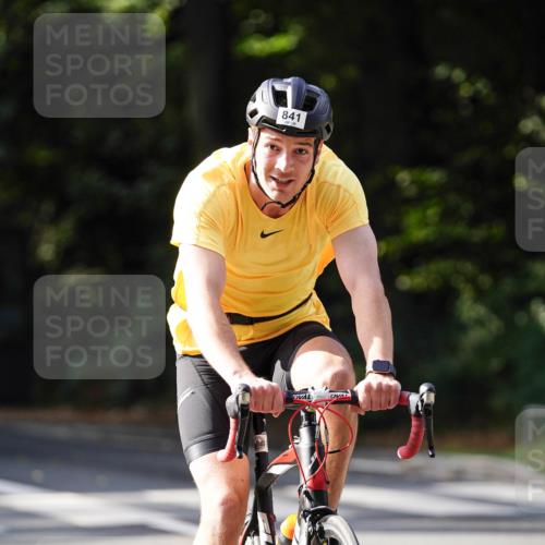 14.09.2025 - Stadtparktriathlon Michael Burmester http://msf.ph/oto/8910976 14.09.2025 10:57:55 Radfahren 637, 737, 816, 836, 841, 853 meine-sportfotos.de