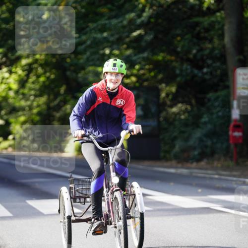 14.09.2025 - Stadtparktriathlon Michael Burmester http://msf.ph/oto/8911017 14.09.2025 10:58:49 Radfahren 582, 712, 750 meine-sportfotos.de