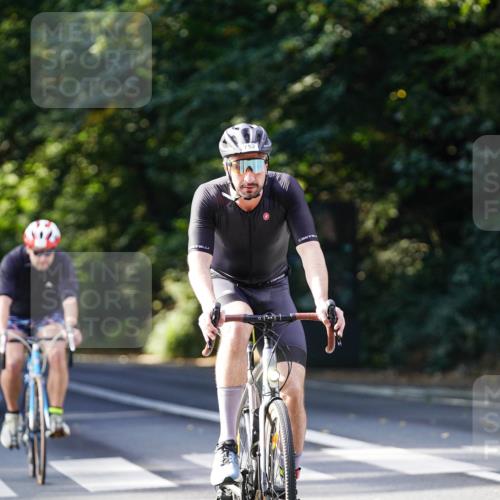 14.09.2025 - Stadtparktriathlon Michael Burmester http://msf.ph/oto/8911046 14.09.2025 10:59:21 Radfahren 748, 752, 775, 800, 813, 886, 889 meine-sportfotos.de