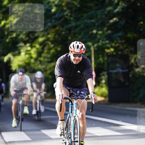 14.09.2025 - Stadtparktriathlon Michael Burmester http://msf.ph/oto/8911048 14.09.2025 10:59:22 Radfahren 748, 752, 775, 800, 813, 886, 889 meine-sportfotos.de