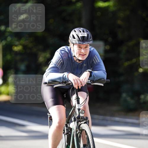 14.09.2025 - Stadtparktriathlon Michael Burmester http://msf.ph/oto/8911060 14.09.2025 10:59:34 Radfahren 698, 785 meine-sportfotos.de