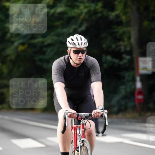 14.09.2025 - Stadtparktriathlon Michael Burmester http://msf.ph/oto/8911107 14.09.2025 11:00:52 Radfahren 716, 724, 735, 805, 865, 892, 918 meine-sportfotos.de