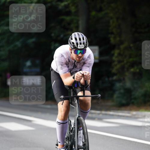 14.09.2025 - Stadtparktriathlon Michael Burmester http://msf.ph/oto/8911118 14.09.2025 11:01:05 Radfahren 758, 797, 806, 825, 843, 892, 895 meine-sportfotos.de