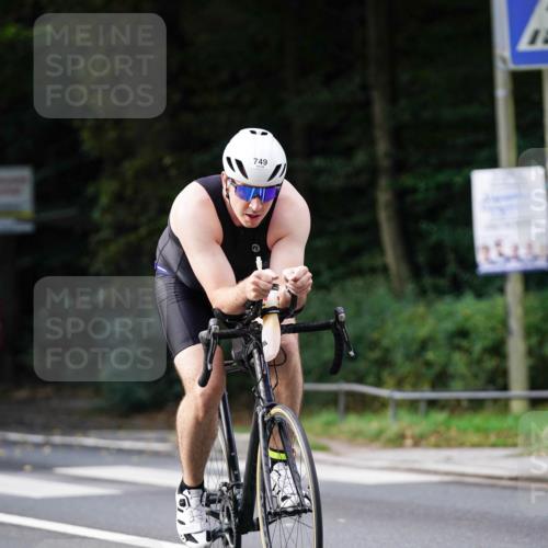 14.09.2025 - Stadtparktriathlon Michael Burmester http://msf.ph/oto/8911126 14.09.2025 11:01:17 Radfahren 749, 766, 806, 808, 876, 902 meine-sportfotos.de