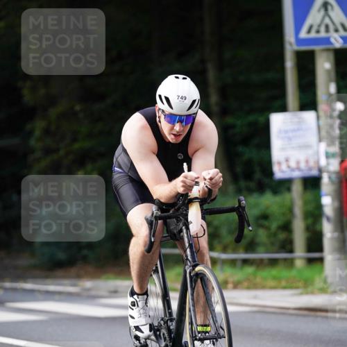 14.09.2025 - Stadtparktriathlon Michael Burmester http://msf.ph/oto/8911127 14.09.2025 11:01:18 Radfahren 749, 766, 808, 876, 902 meine-sportfotos.de
