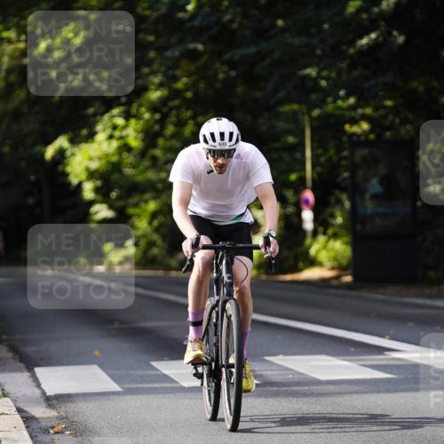 14.09.2025 - Stadtparktriathlon Michael Burmester http://msf.ph/oto/8911131 14.09.2025 11:01:25 Radfahren 766, 772, 808, 847, 876 meine-sportfotos.de