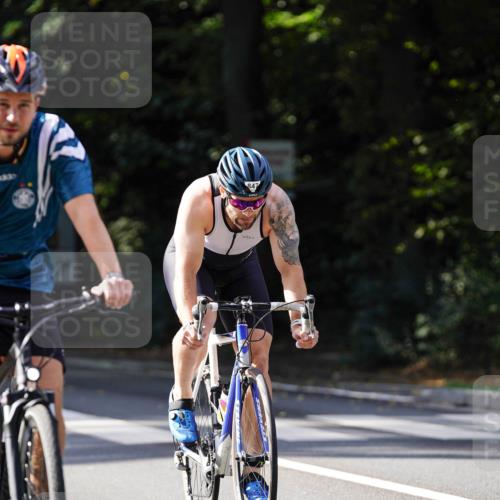 14.09.2025 - Stadtparktriathlon Michael Burmester http://msf.ph/oto/8911135 14.09.2025 11:01:32 Radfahren 728, 769, 772, 847, 901 meine-sportfotos.de