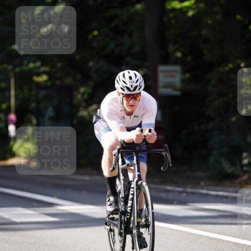 14.09.2025 - Stadtparktriathlon Michael Burmester http://msf.ph/oto/8911138 14.09.2025 11:01:34 Radfahren 728, 769, 772, 847, 880, 901 meine-sportfotos.de