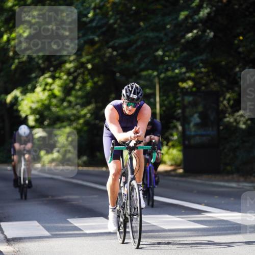 14.09.2025 - Stadtparktriathlon Michael Burmester http://msf.ph/oto/8911141 14.09.2025 11:01:38 Radfahren 728, 769, 772, 880, 901 meine-sportfotos.de