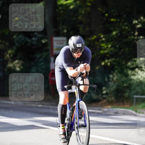 14.09.2025 - Stadtparktriathlon Michael Burmester http://msf.ph/oto/8911145 14.09.2025 11:01:40 Radfahren 728, 769, 880, 901 meine-sportfotos.de
