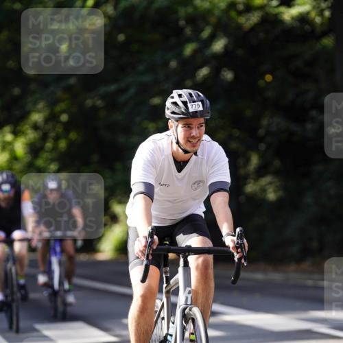 14.09.2025 - Stadtparktriathlon Michael Burmester http://msf.ph/oto/8911173 14.09.2025 11:02:06 Radfahren 736, 779, 780, 790, 822, 842, 868, 875, 900 meine-sportfotos.de