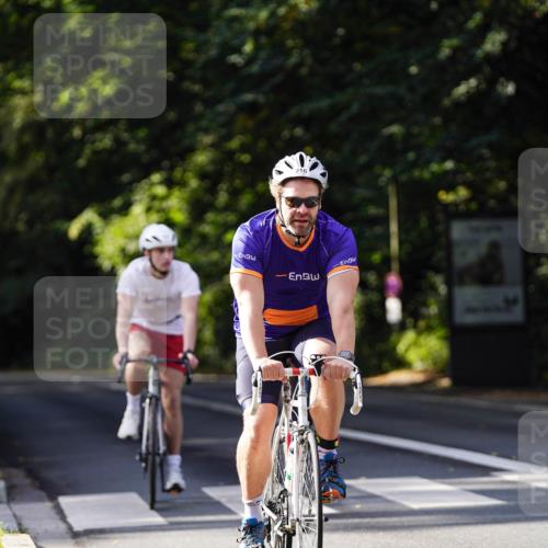 14.09.2025 - Stadtparktriathlon Michael Burmester http://msf.ph/oto/8911188 14.09.2025 11:02:24 Radfahren 682, 732, 761, 890, 916 meine-sportfotos.de