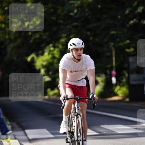 14.09.2025 - Stadtparktriathlon Michael Burmester http://msf.ph/oto/8911191 14.09.2025 11:02:25 Radfahren 682, 732, 761, 890, 916 meine-sportfotos.de