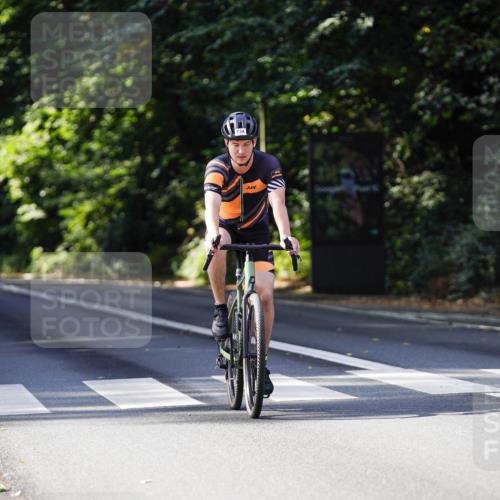 14.09.2025 - Stadtparktriathlon Michael Burmester http://msf.ph/oto/8911194 14.09.2025 11:02:41 Radfahren 734, 851 meine-sportfotos.de
