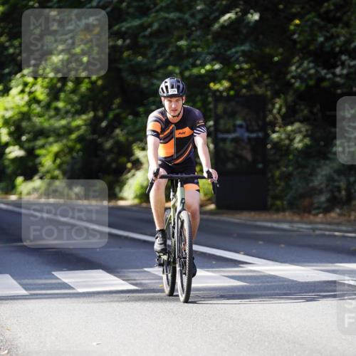 14.09.2025 - Stadtparktriathlon Michael Burmester http://msf.ph/oto/8911195 14.09.2025 11:02:41 Radfahren 734, 851 meine-sportfotos.de