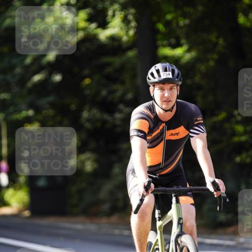 14.09.2025 - Stadtparktriathlon Michael Burmester http://msf.ph/oto/8911198 14.09.2025 11:02:43 Radfahren 734, 851 meine-sportfotos.de
