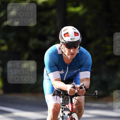 14.09.2025 - Stadtparktriathlon Michael Burmester http://msf.ph/oto/8911202 14.09.2025 11:02:46 Radfahren 734, 851 meine-sportfotos.de