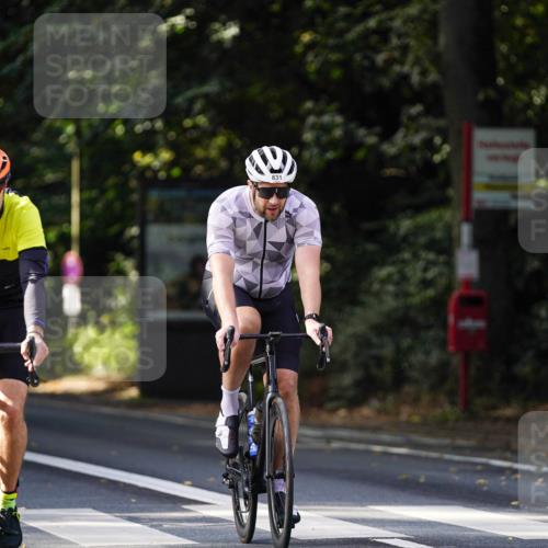 14.09.2025 - Stadtparktriathlon Michael Burmester http://msf.ph/oto/8911204 14.09.2025 11:02:56 Radfahren 631, 762, 786, 831 meine-sportfotos.de