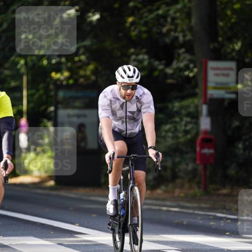14.09.2025 - Stadtparktriathlon Michael Burmester http://msf.ph/oto/8911205 14.09.2025 11:02:56 Radfahren 631, 762, 786, 831 meine-sportfotos.de