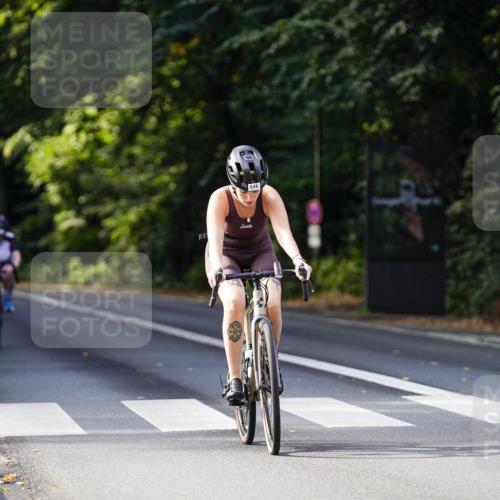 14.09.2025 - Stadtparktriathlon Michael Burmester http://msf.ph/oto/8911210 14.09.2025 11:03:09 Radfahren 646, 708, 877, 888 meine-sportfotos.de