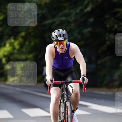 14.09.2025 - Stadtparktriathlon Michael Burmester http://msf.ph/oto/8911262 14.09.2025 11:04:09 Radfahren 655, 755, 778, 818, 911, 914 meine-sportfotos.de