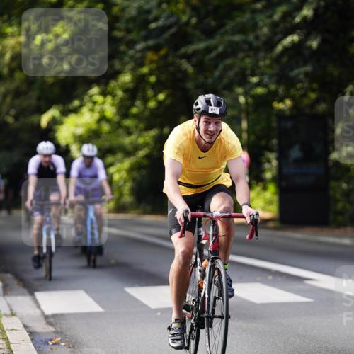 14.09.2025 - Stadtparktriathlon Michael Burmester http://msf.ph/oto/8911309 14.09.2025 11:05:17 Radfahren 827, 833, 835, 836, 841, 853, 919 meine-sportfotos.de