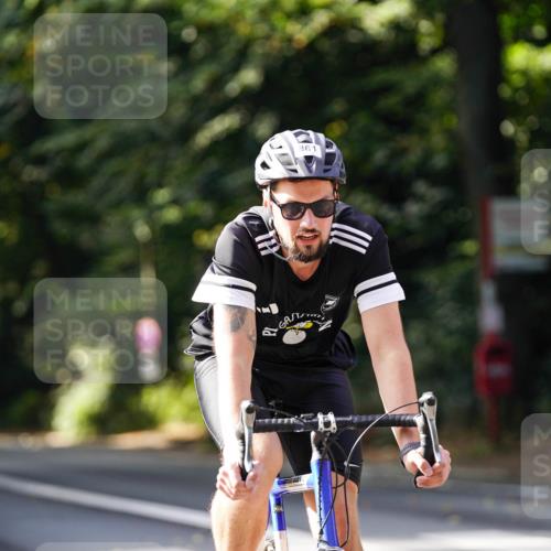 14.09.2025 - Stadtparktriathlon Michael Burmester http://msf.ph/oto/8911332 14.09.2025 11:05:47 Radfahren 744, 750, 756, 759, 799, 804, 859, 861 meine-sportfotos.de