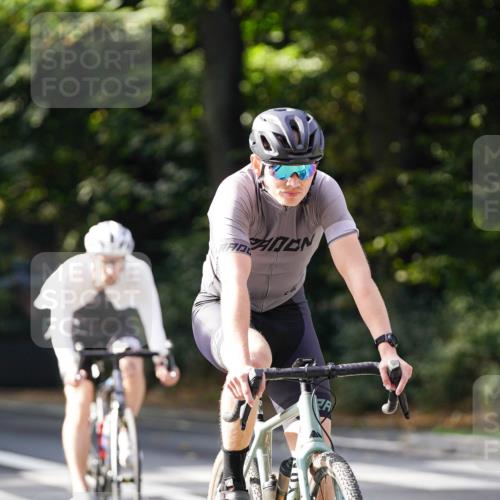 14.09.2025 - Stadtparktriathlon Michael Burmester http://msf.ph/oto/8911340 14.09.2025 11:05:52 Radfahren 727, 743, 744, 750, 756, 759, 799, 804, 859, 861, 897 meine-sportfotos.de