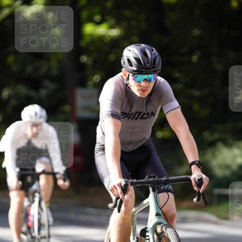 14.09.2025 - Stadtparktriathlon Michael Burmester http://msf.ph/oto/8911341 14.09.2025 11:05:52 Radfahren 727, 743, 744, 750, 756, 759, 799, 804, 859, 861, 897 meine-sportfotos.de