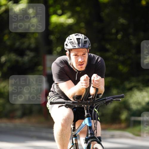 14.09.2025 - Stadtparktriathlon Michael Burmester http://msf.ph/oto/8911347 14.09.2025 11:06:00 Radfahren 727, 743, 750, 848, 897 meine-sportfotos.de