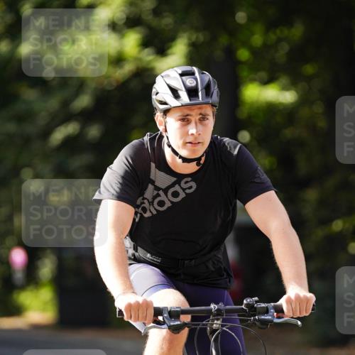14.09.2025 - Stadtparktriathlon Michael Burmester http://msf.ph/oto/8911352 14.09.2025 11:06:21 Radfahren 791, 800, 873, 889, 917 meine-sportfotos.de