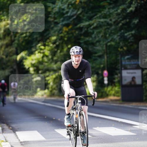 14.09.2025 - Stadtparktriathlon Michael Burmester http://msf.ph/oto/8911380 14.09.2025 11:07:07 Radfahren 813, 825, 865, 882, 886, 920 meine-sportfotos.de