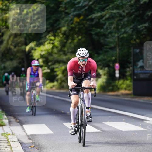 14.09.2025 - Stadtparktriathlon Michael Burmester http://msf.ph/oto/8911382 14.09.2025 11:07:12 Radfahren 739, 785, 825, 838, 865, 886, 920 meine-sportfotos.de