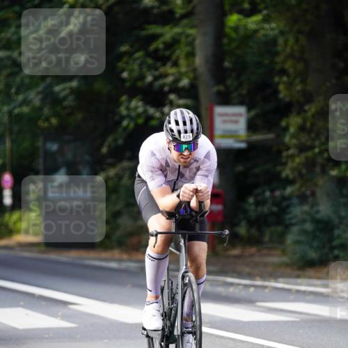 14.09.2025 - Stadtparktriathlon Michael Burmester http://msf.ph/oto/8911386 14.09.2025 11:07:13 Radfahren 739, 785, 825, 838, 865, 886, 920 meine-sportfotos.de