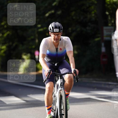 14.09.2025 - Stadtparktriathlon Michael Burmester http://msf.ph/oto/8911415 14.09.2025 11:07:59 Radfahren 829, 847, 858, 894, 921 meine-sportfotos.de