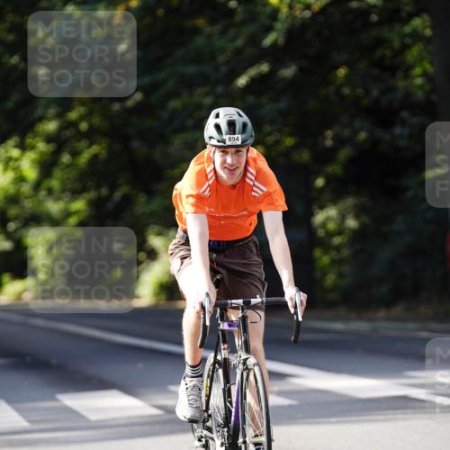 14.09.2025 - Stadtparktriathlon Michael Burmester http://msf.ph/oto/8911417 14.09.2025 11:08:04 Radfahren 728, 730, 829, 858, 894 meine-sportfotos.de