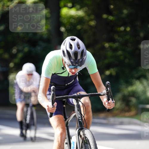 14.09.2025 - Stadtparktriathlon Michael Burmester http://msf.ph/oto/8911421 14.09.2025 11:08:10 Radfahren 728, 730, 892, 894, 915, 918 meine-sportfotos.de