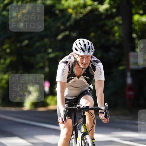 14.09.2025 - Stadtparktriathlon Michael Burmester http://msf.ph/oto/8911424 14.09.2025 11:08:16 Radfahren 728, 730, 758, 878, 892, 915, 918 meine-sportfotos.de