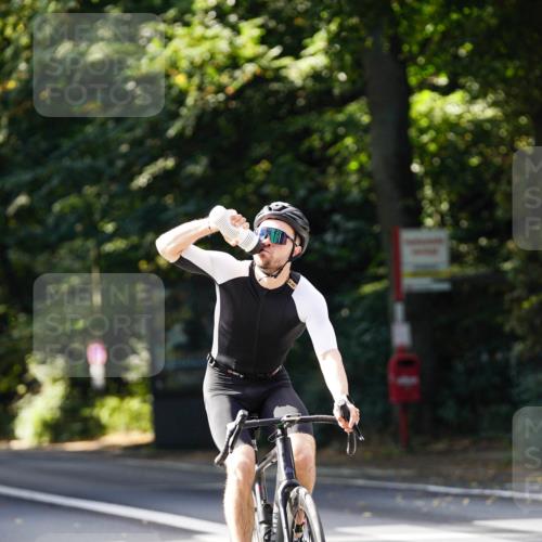 14.09.2025 - Stadtparktriathlon Michael Burmester http://msf.ph/oto/8911430 14.09.2025 11:08:22 Radfahren 758, 839, 878, 915, 918 meine-sportfotos.de