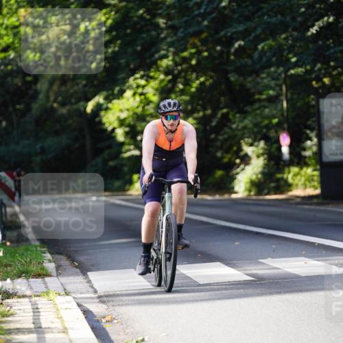 14.09.2025 - Stadtparktriathlon Michael Burmester http://msf.ph/oto/8911431 14.09.2025 11:08:24 Radfahren 758, 839, 878, 918 meine-sportfotos.de