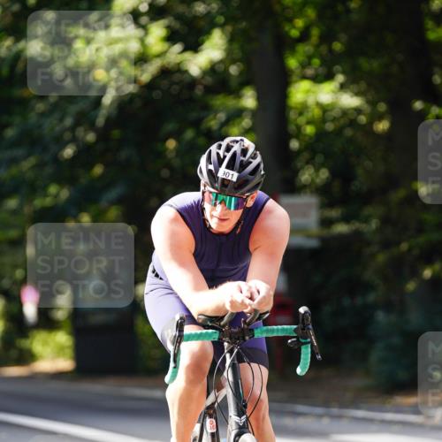14.09.2025 - Stadtparktriathlon Michael Burmester http://msf.ph/oto/8911436 14.09.2025 11:08:36 Radfahren 842, 880, 901 meine-sportfotos.de
