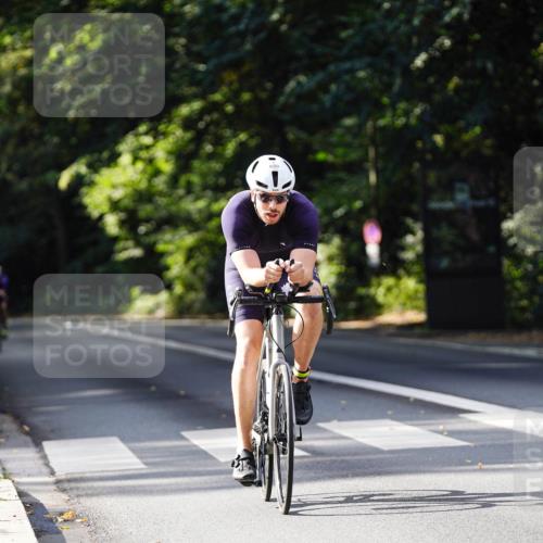 14.09.2025 - Stadtparktriathlon Michael Burmester http://msf.ph/oto/8911437 14.09.2025 11:08:38 Radfahren 842, 880, 901 meine-sportfotos.de