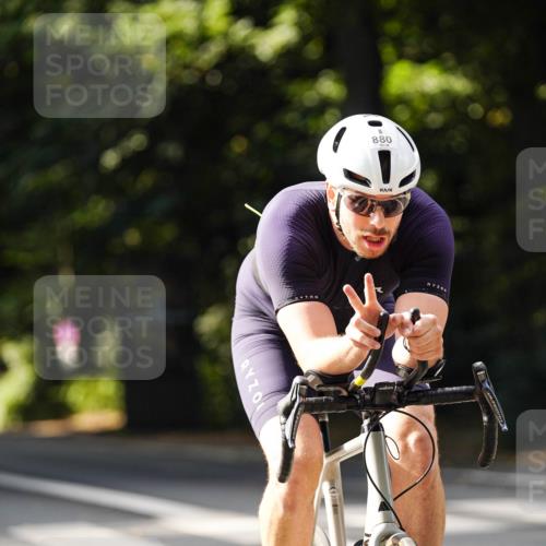 14.09.2025 - Stadtparktriathlon Michael Burmester http://msf.ph/oto/8911439 14.09.2025 11:08:39 Radfahren 842, 880, 901 meine-sportfotos.de