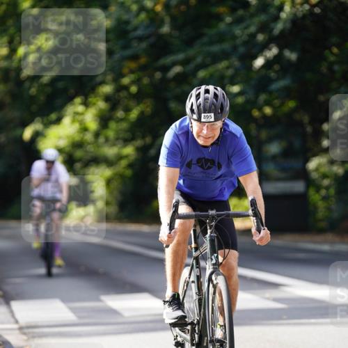 14.09.2025 - Stadtparktriathlon Michael Burmester http://msf.ph/oto/8911447 14.09.2025 11:08:51 Radfahren 766, 808, 875, 876, 895 meine-sportfotos.de