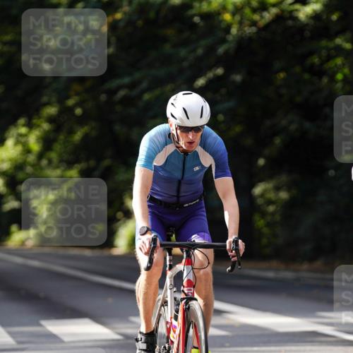 14.09.2025 - Stadtparktriathlon Michael Burmester http://msf.ph/oto/8911460 14.09.2025 11:09:00 Radfahren 787, 808, 843, 875, 876 meine-sportfotos.de
