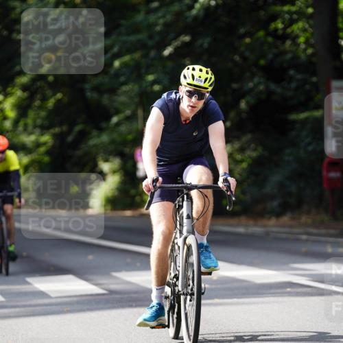14.09.2025 - Stadtparktriathlon Michael Burmester http://msf.ph/oto/8911498 14.09.2025 11:10:12 Radfahren 762, 797, 806, 868, 877 meine-sportfotos.de