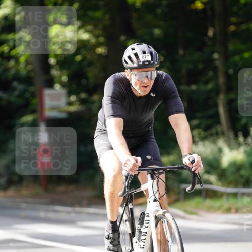 14.09.2025 - Stadtparktriathlon Michael Burmester http://msf.ph/oto/8911504 14.09.2025 11:10:17 Radfahren 732, 762, 806, 868, 877 meine-sportfotos.de