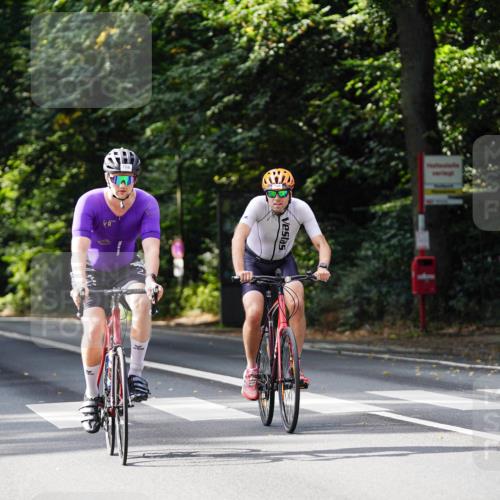 14.09.2025 - Stadtparktriathlon Michael Burmester http://msf.ph/oto/8911517 14.09.2025 11:10:56 Radfahren 760, 761, 772, 786, 854, 890, 909 meine-sportfotos.de