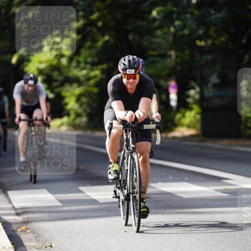 14.09.2025 - Stadtparktriathlon Michael Burmester http://msf.ph/oto/8911541 14.09.2025 11:12:01 Radfahren 754, 755, 765, 771, 802, 852, 919 meine-sportfotos.de